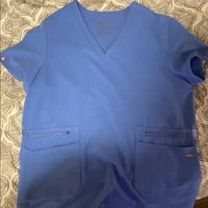 FIGS (L) oversized scrub pocket top